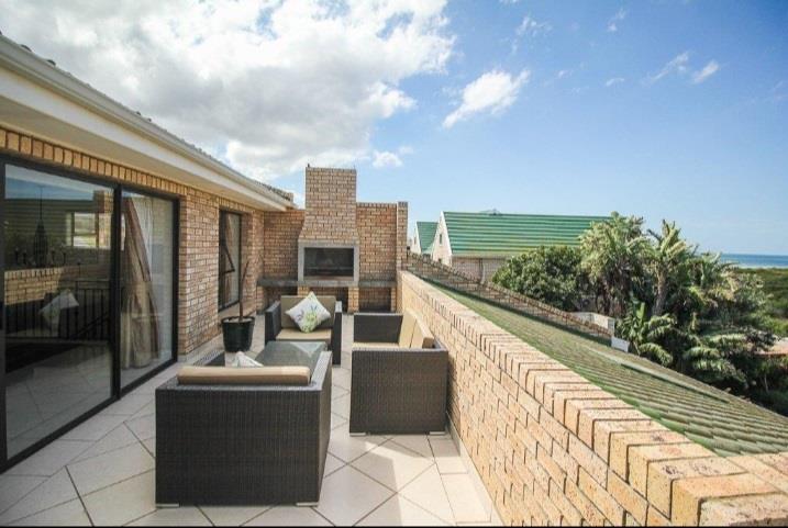 4 Bedroom Property for Sale in Bluewater Bay Eastern Cape